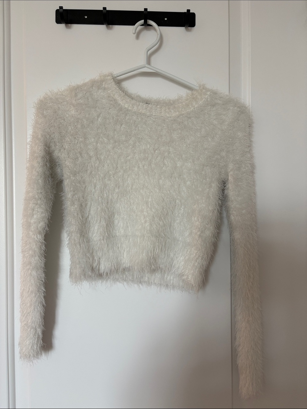 Divided Fuzzy Cropped Crewneck Sweater in Ivory